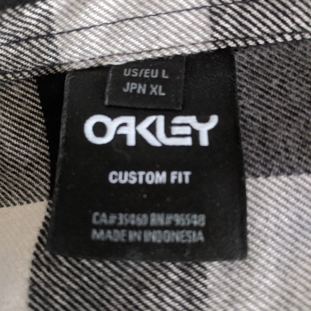 Oakley Winter Flannel (L) - Picture 2 of 3